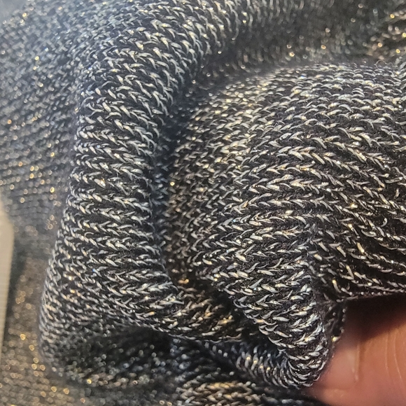 Cable & Gauge 3/4 sleeves cold shoulder metallic treads on black size Large - Picture 4 of 15